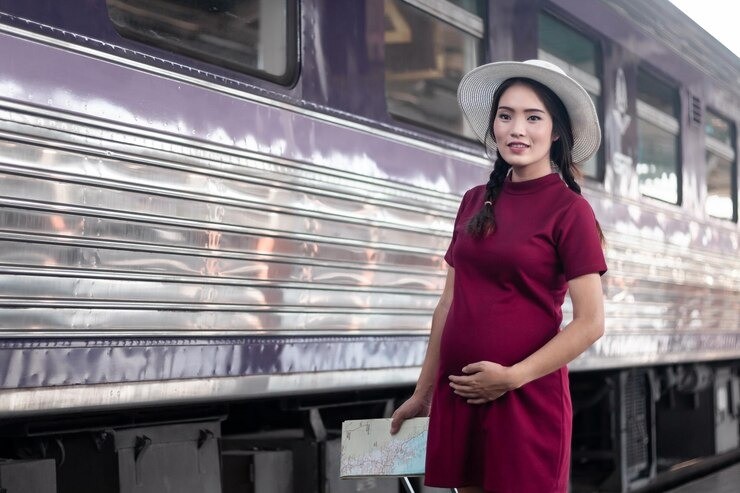 berdiri lama saat hamil, bahaya berdiri saat hamil, ibu hamil cepat lelah, kehamilan sehat, tips kehamilan, varises saat hamil, kaki bengkak hamil, ibu muda, new parenting